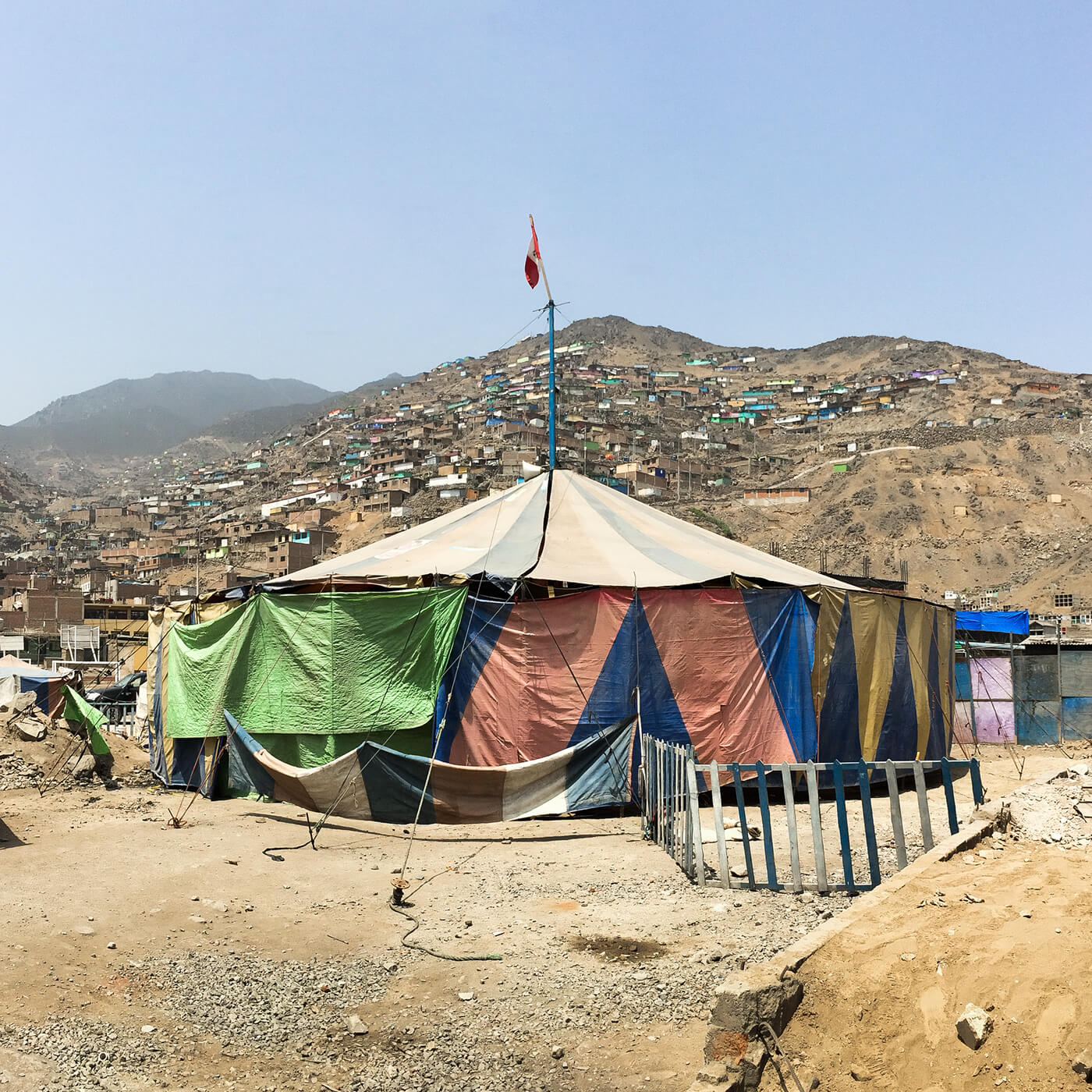 artistas peruanos contemporáneos briam